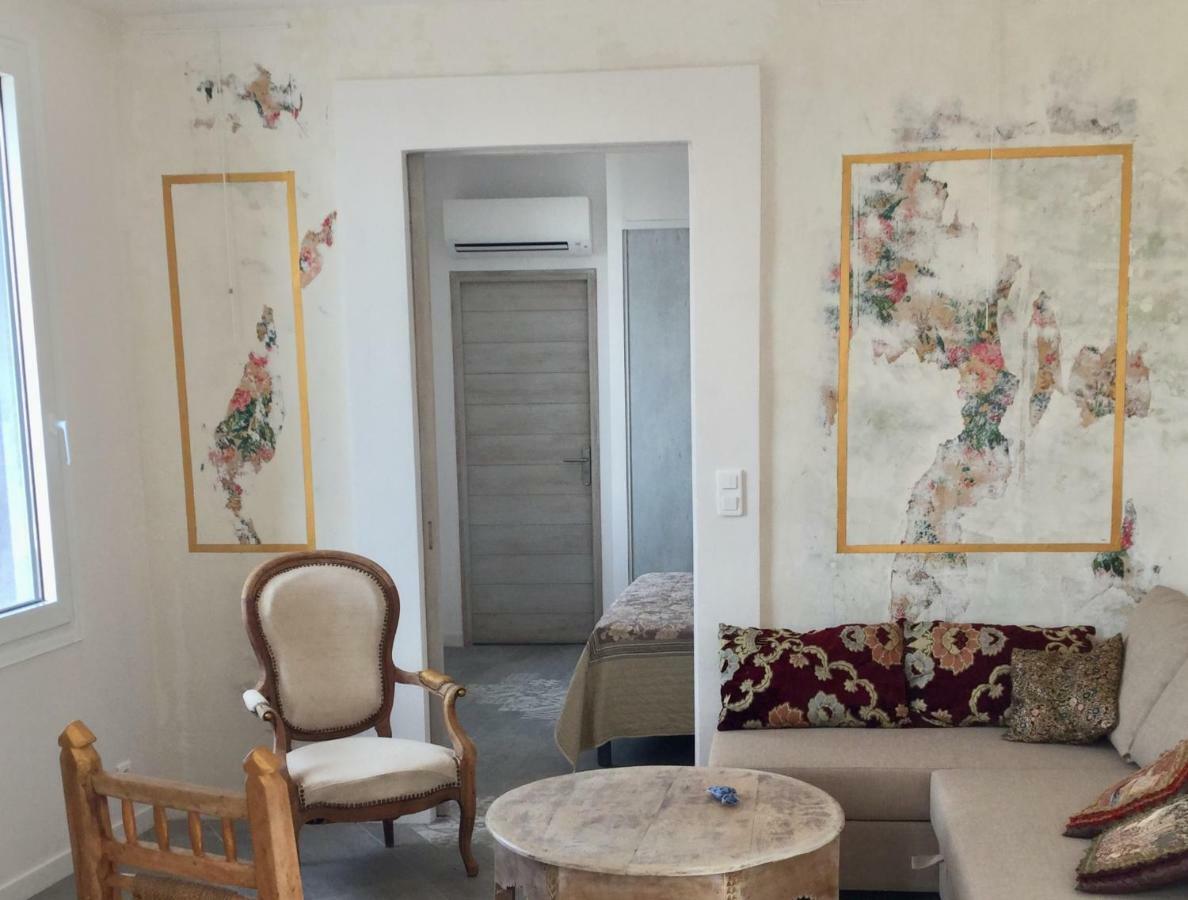 Appartamento Cabanon Marseillais 45 m2 sur l'eau à Malmousque Marsiglia Esterno foto
