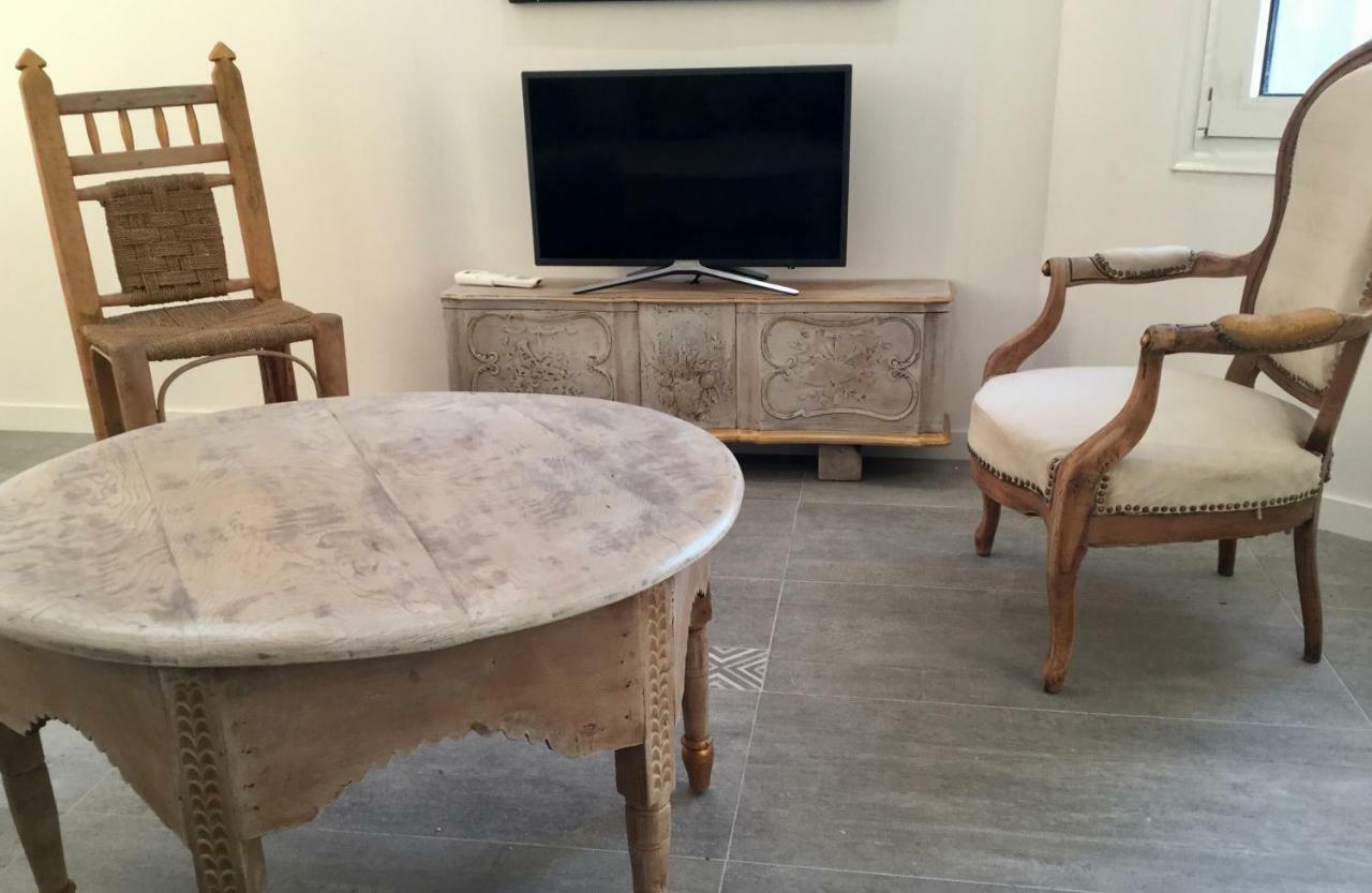 Appartamento Cabanon Marseillais 45 m2 sur l'eau à Malmousque Marsiglia Esterno foto