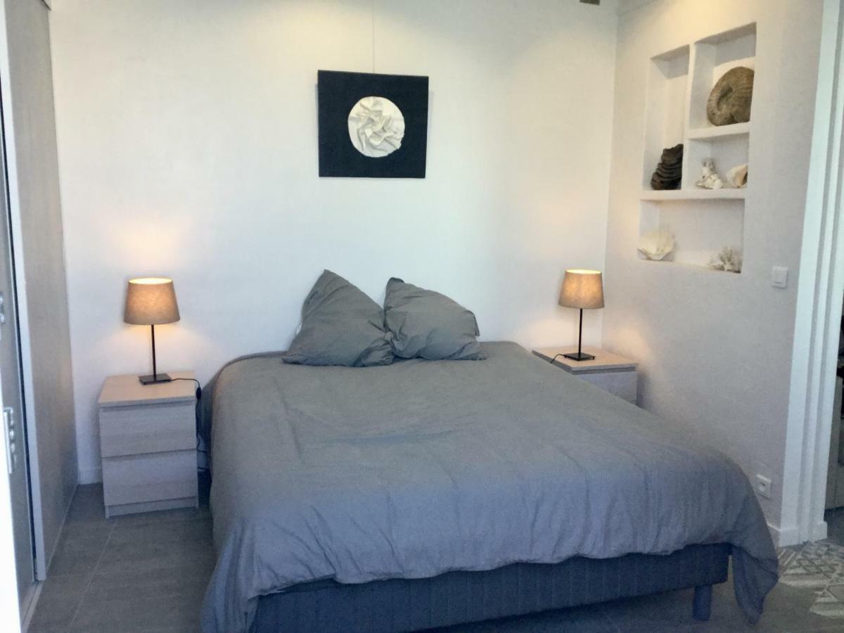 Appartamento Cabanon Marseillais 45 m2 sur l'eau à Malmousque Marsiglia Esterno foto