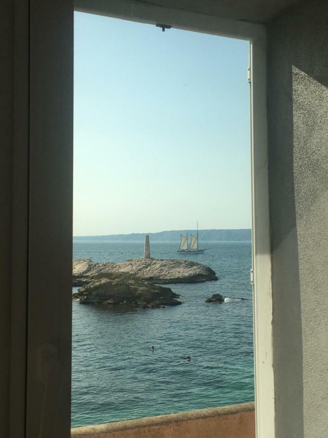Appartamento Cabanon Marseillais 45 m2 sur l'eau à Malmousque Marsiglia Esterno foto