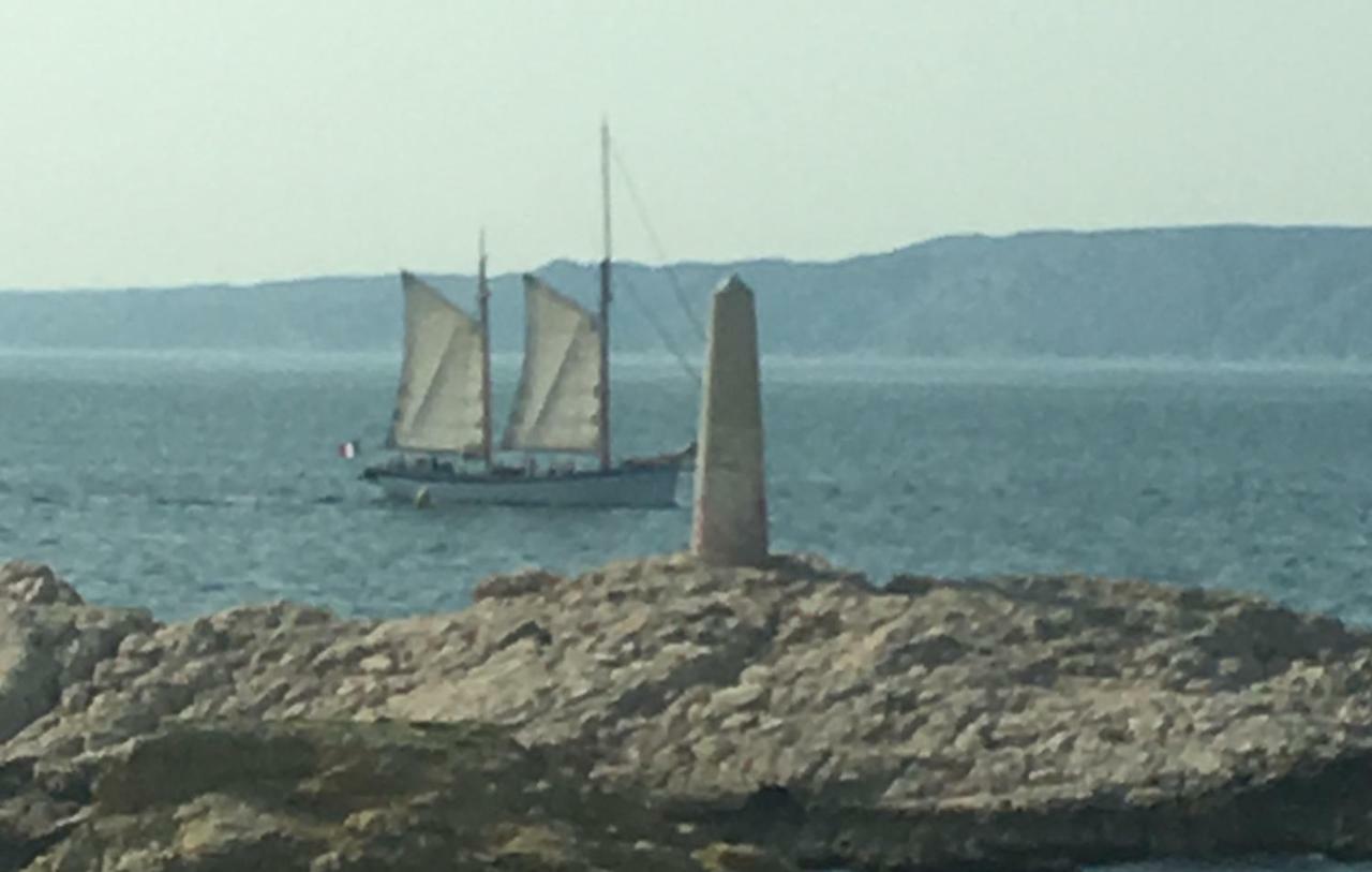 Appartamento Cabanon Marseillais 45 m2 sur l'eau à Malmousque Marsiglia Esterno foto
