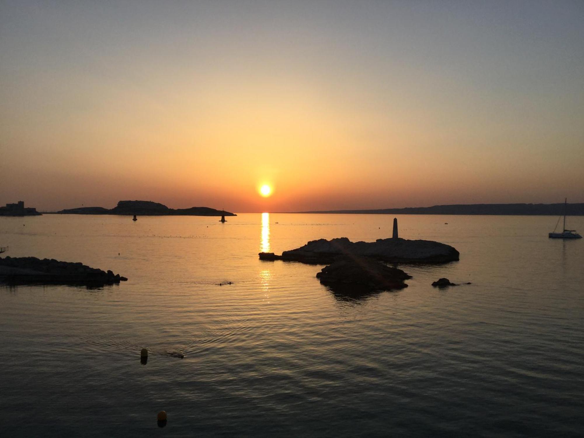 Appartamento Cabanon Marseillais 45 m2 sur l'eau à Malmousque Marsiglia Esterno foto